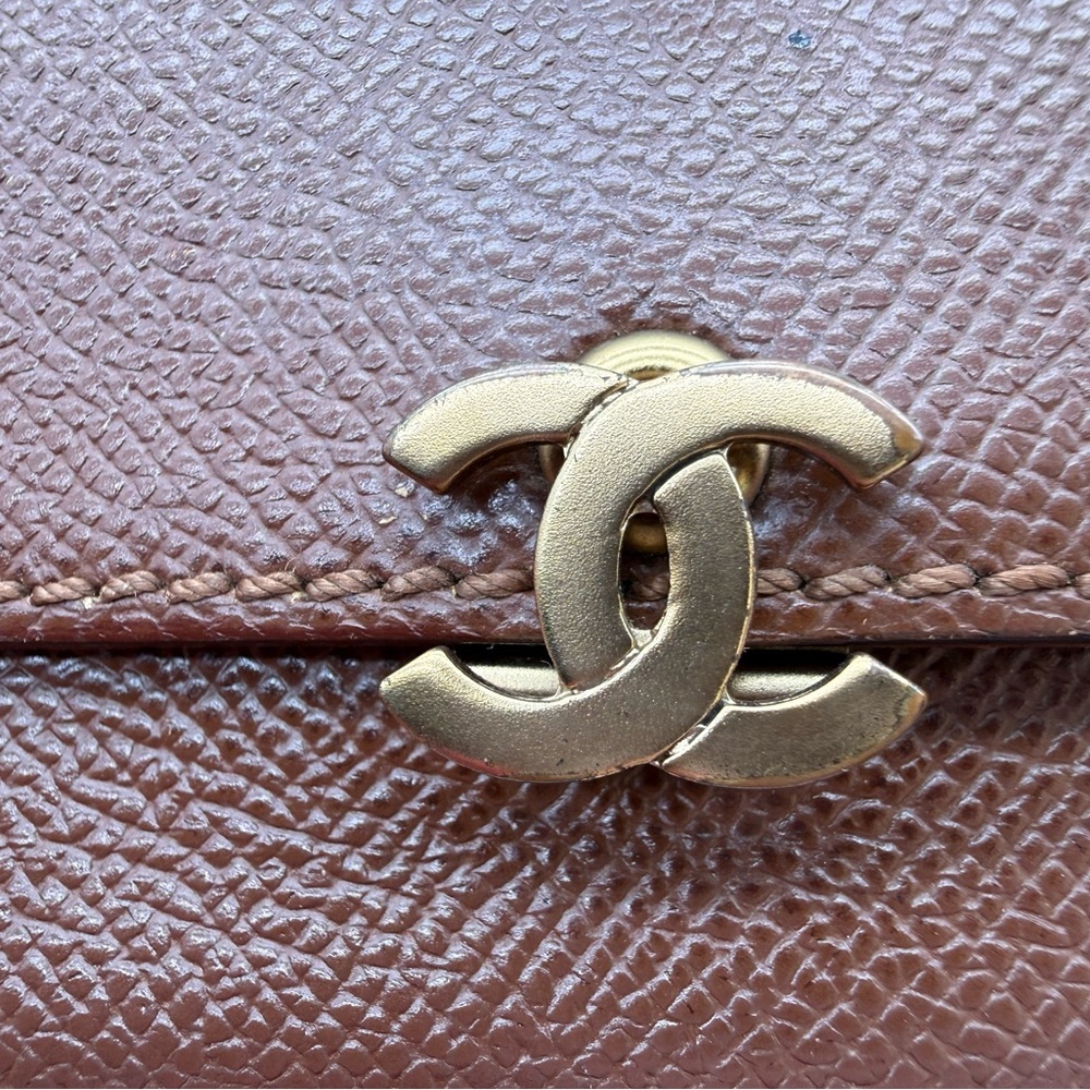 CHANEL Tan Caviar Leather Wallet with Gold Accent - Picture 3 of 15
